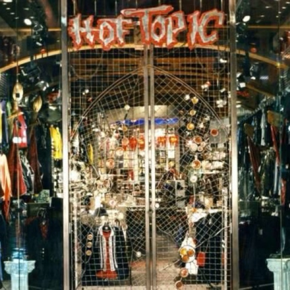 *ISO* OLD HOT TOPIC ITEMS (DO NOT BUY)